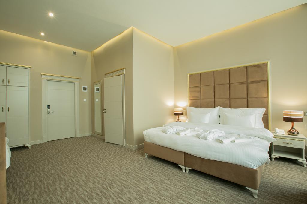 Grand Sapphire Hotel Almaty Exterior photo
