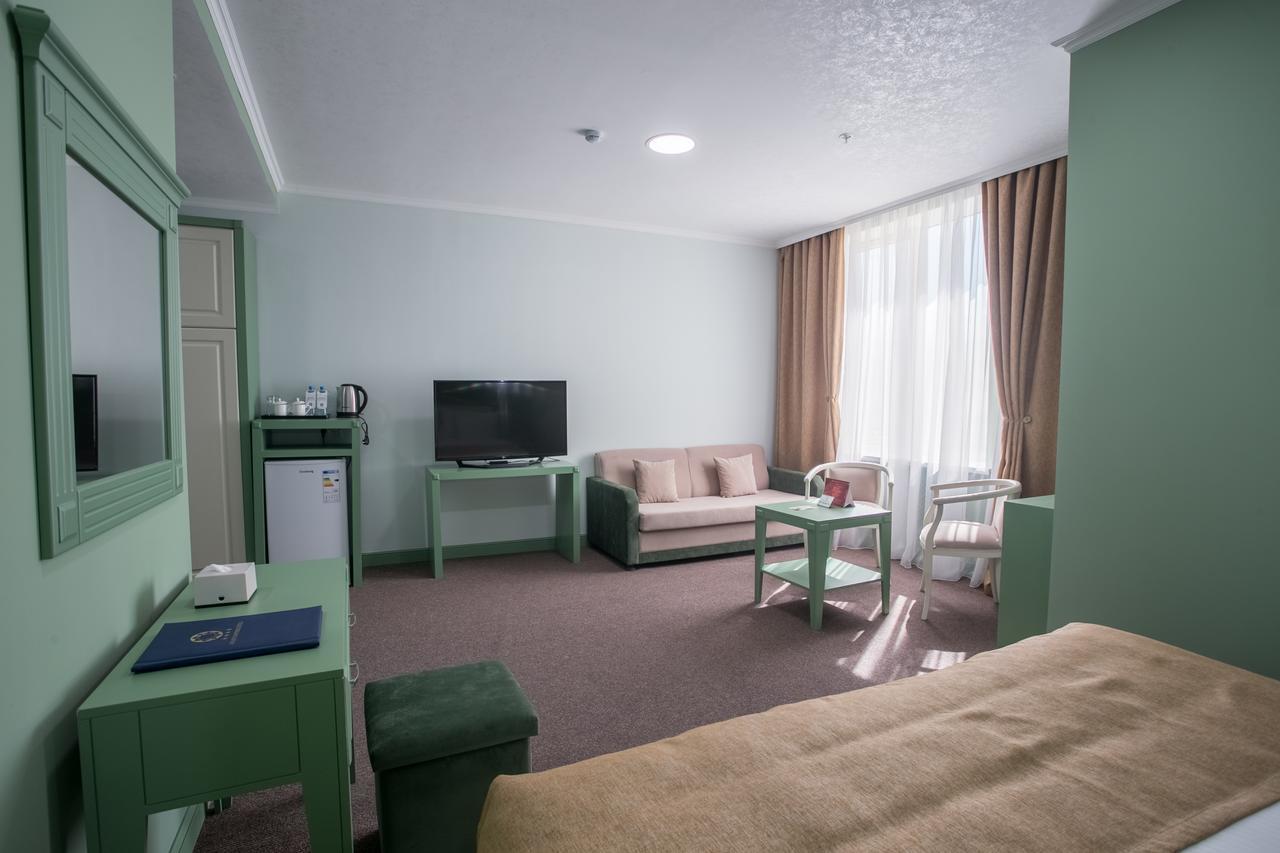 Grand Sapphire Hotel Almaty Exterior photo