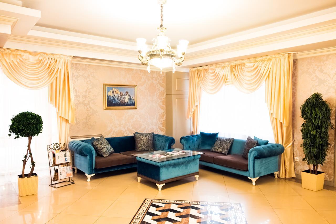 Grand Sapphire Hotel Almaty Exterior photo